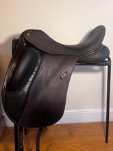 Load image into Gallery viewer, Custom Saddlery Dressage - As New