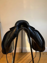 Load image into Gallery viewer, Ideal Dressage Saddle 17" Black Medium