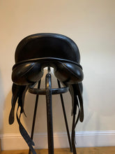 Load image into Gallery viewer, Ideal Dressage Saddle 17" Black Medium