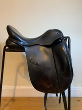 Load image into Gallery viewer, Ideal Dressage Saddle 17" Black Medium