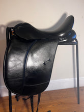 Load image into Gallery viewer, Fusion Dressage Saddle
